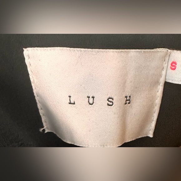 LUSH - Black Sleeveless Long  Open Front Polyester Vest with Side Slits … - Picture 10 of 11